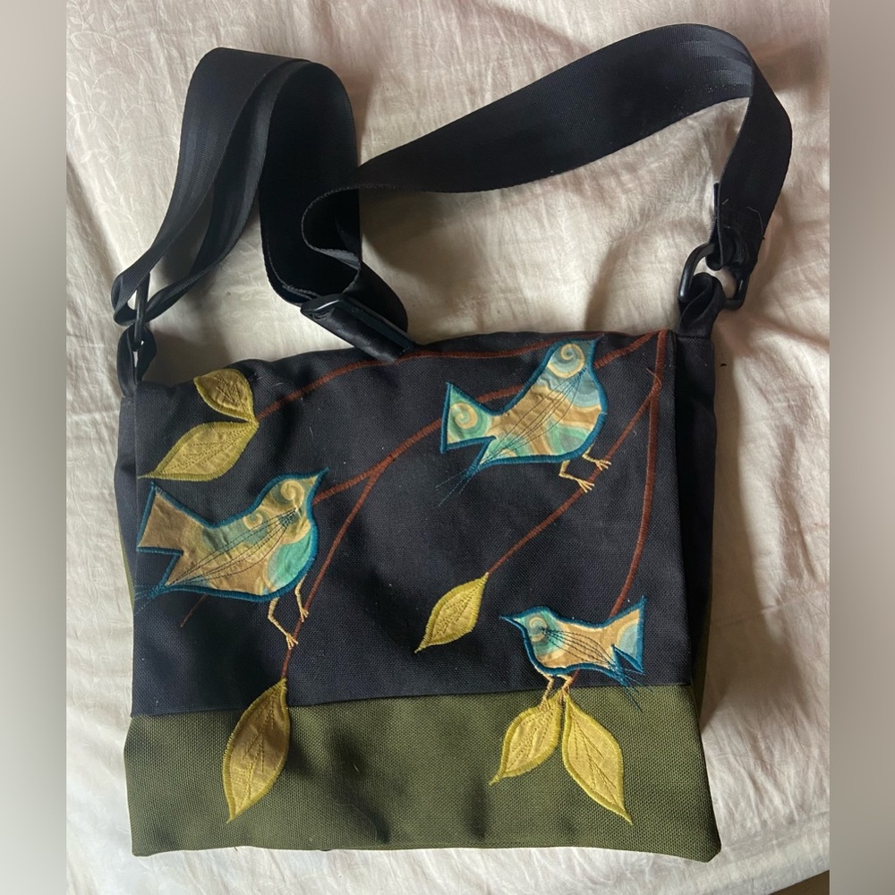 Canvas purse with bird appliqué